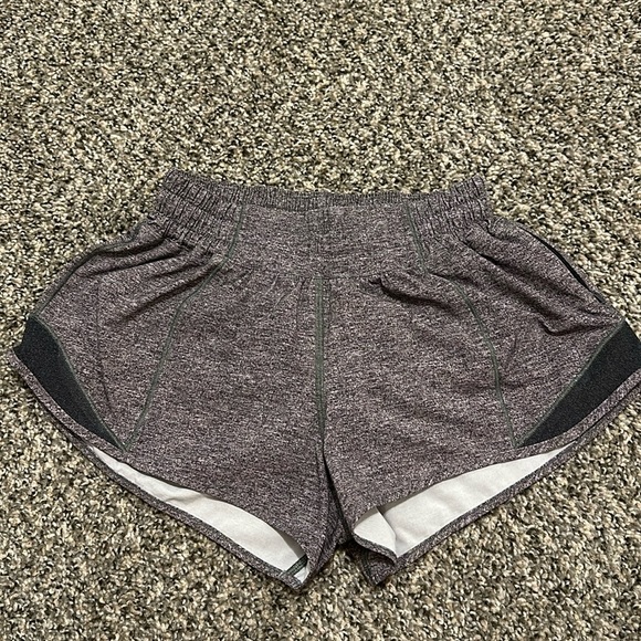 lululemon athletica Pants - Lululemon hotty hot 2.5 inch shorts size 2
